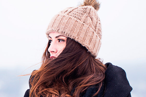 ¡Cuidado con el frío! 6 consejos para proteger tu pelo en invierno